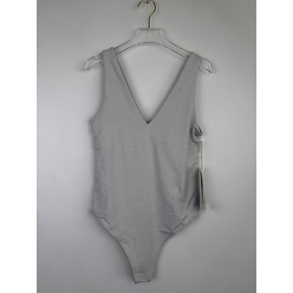 Vuori Halo V-Neck Sleeveless Bodysuit in Salt Heather Gray Size Medium NWT